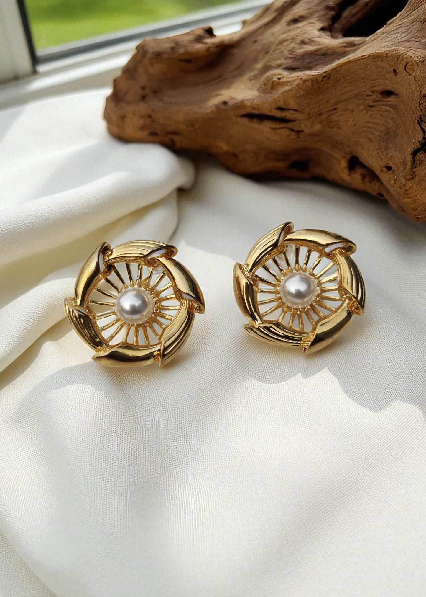 GOLDEN PEARL EARRINGS