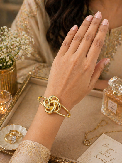 Knot Elegance Openable Bangle