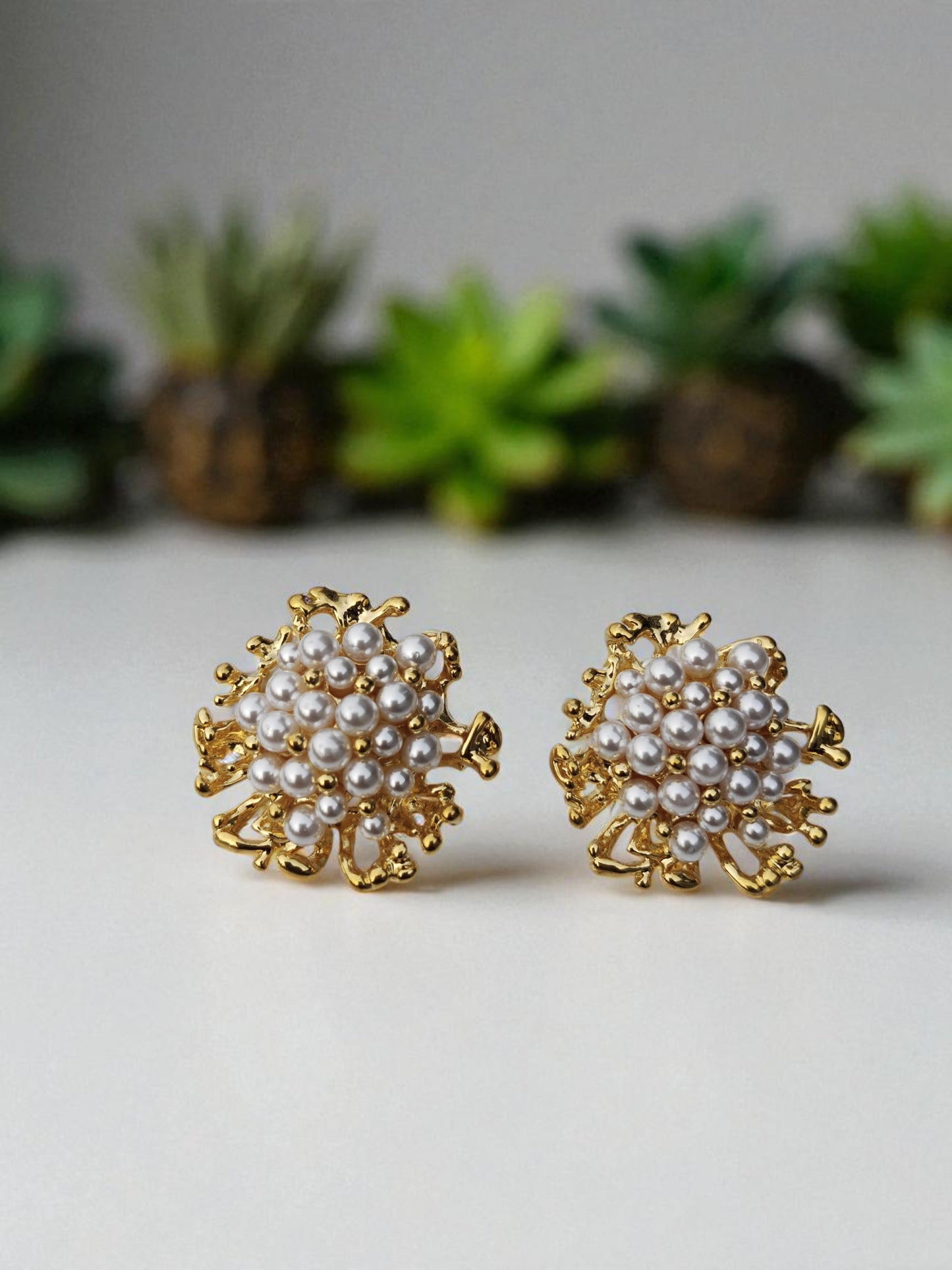 CLUSTER PEARL EARRINGS